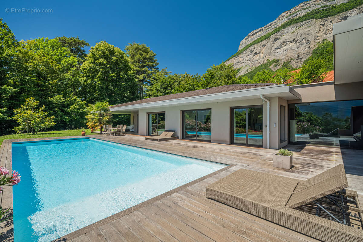 Maison à MEYLAN