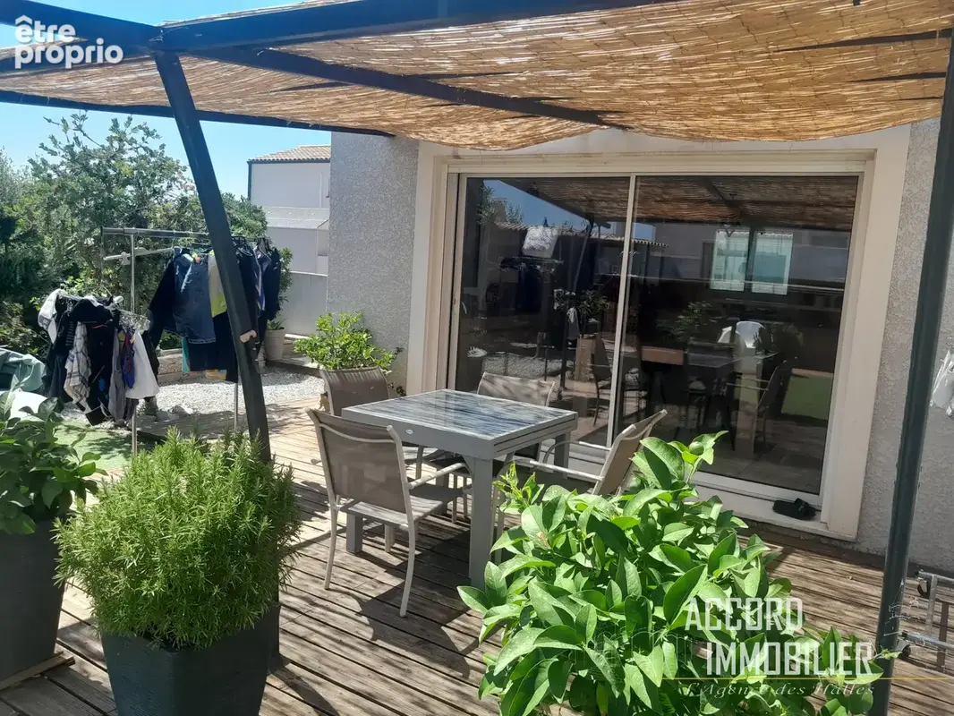 Villa de plain pied avec jardin arboré et piscine - photo 8