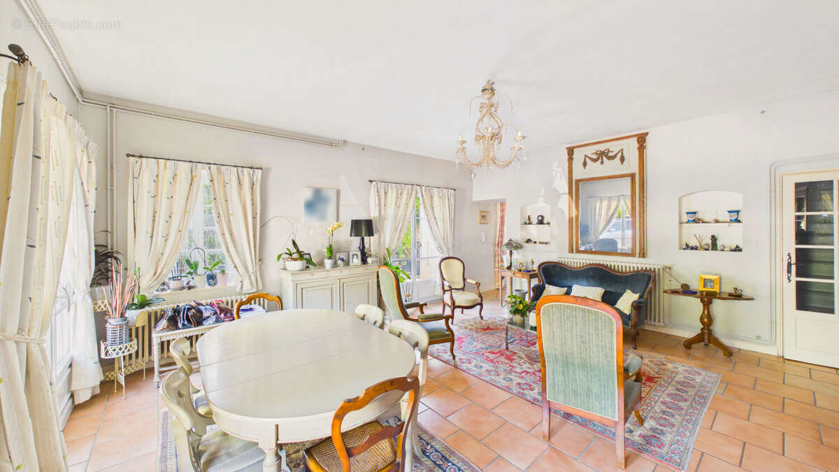 Maison 8 pièces de 214 m² sur 1556 m² de terrain avec studio, piscine et garage - photo 4