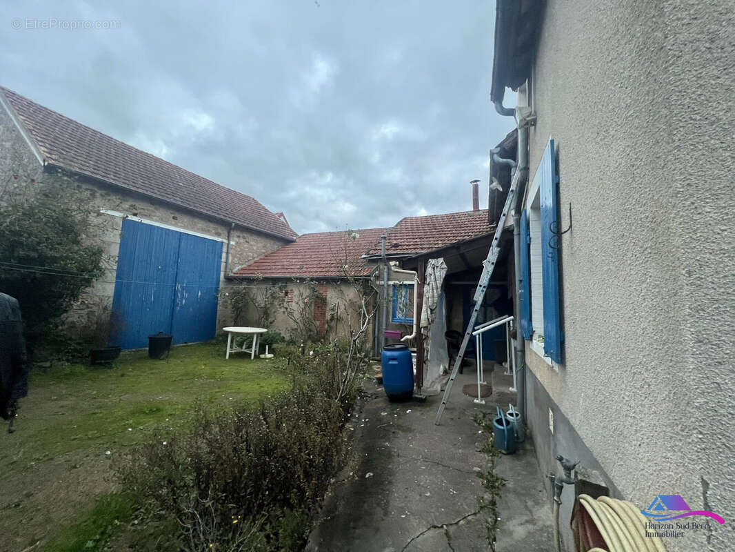 VUE SUR GRANGE - Maison à CHATEAUMEILLANT