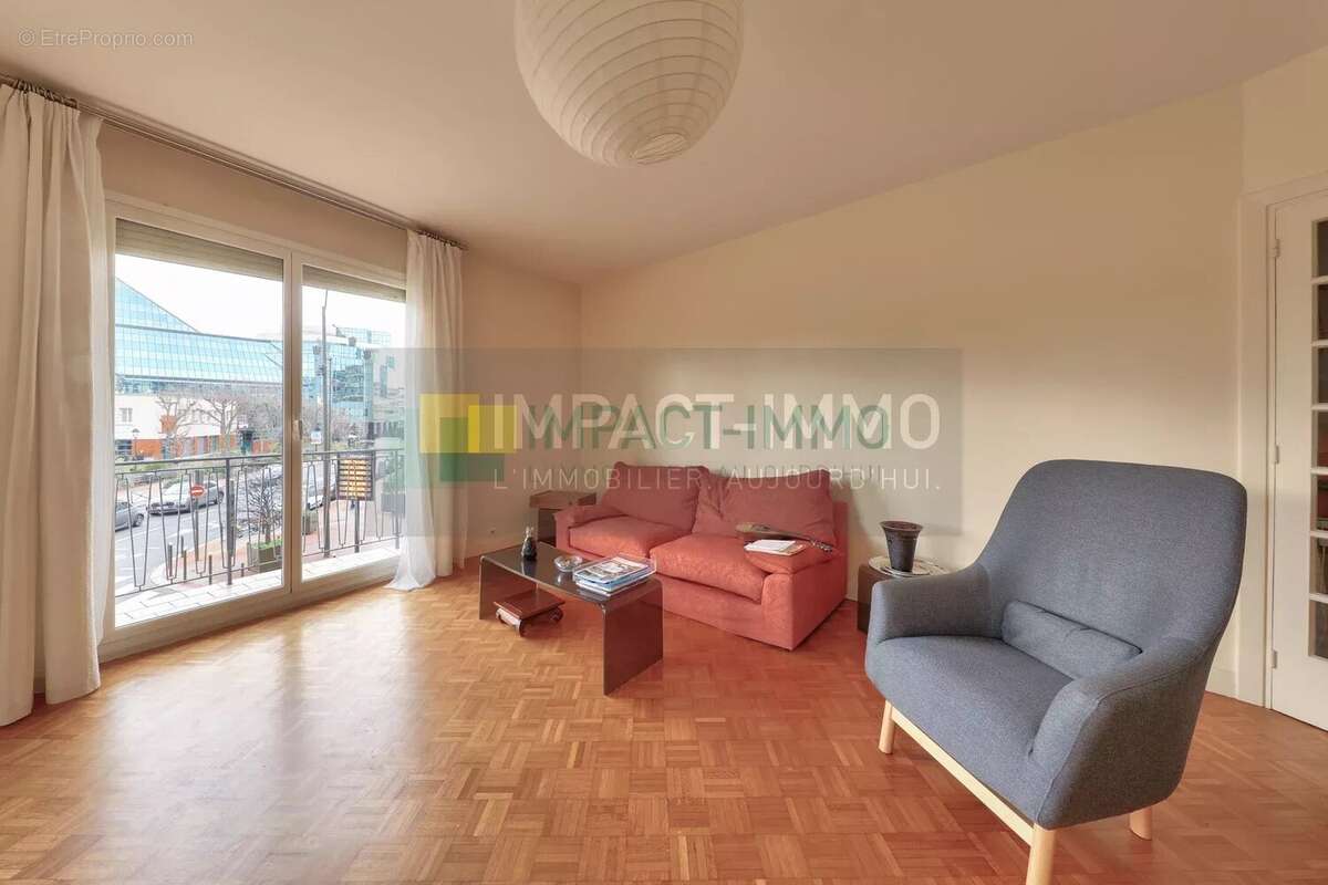 Appartement à COURBEVOIE