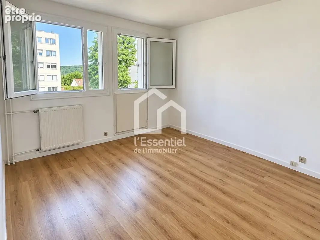 VERNEUIL-SUR-SEINE - Appartement 2 pièces 56 m² avec balcon et box. - photo 5