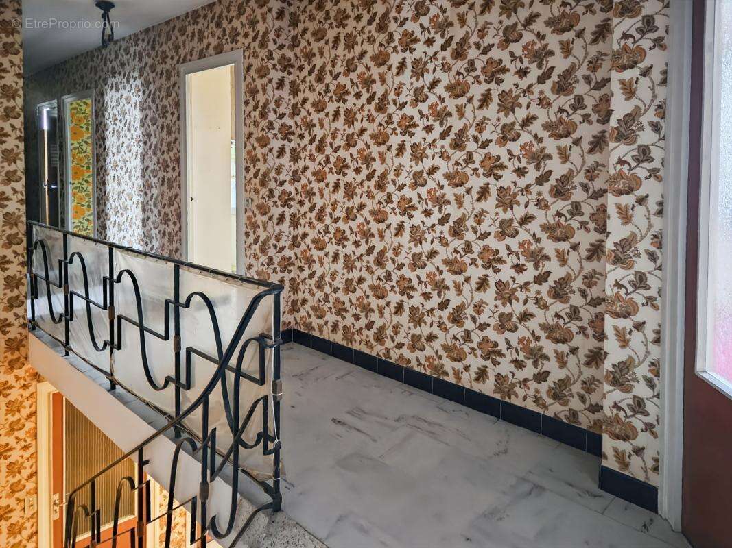 Maison à vendre 7 pièces - 180 m² - Extérieurs - 2 garages à VERTAIZON (63) - photo 10