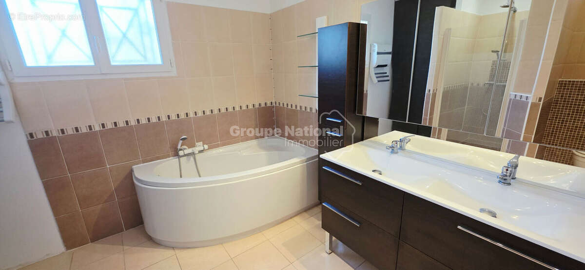 Maison de plain-pied avec piscine, 4 chambres,  Sabran - photo 8
