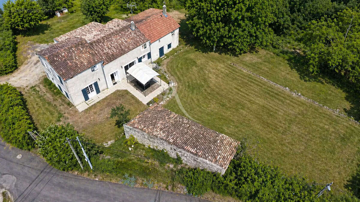 Maison à VOUILLE