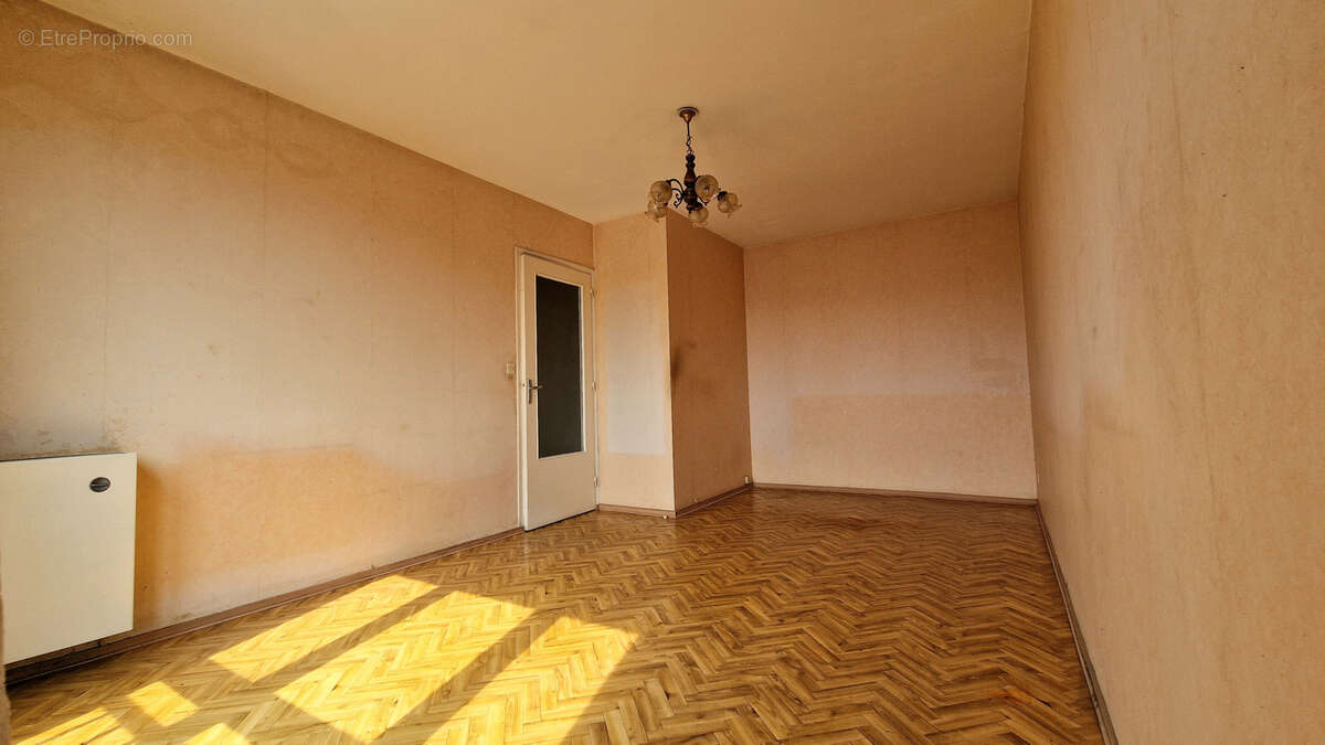 Appartement à SAINT-JULIEN-LES-VILLAS