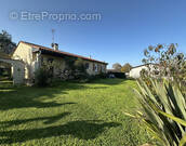 Maison à LA ROCHE-CHALAIS