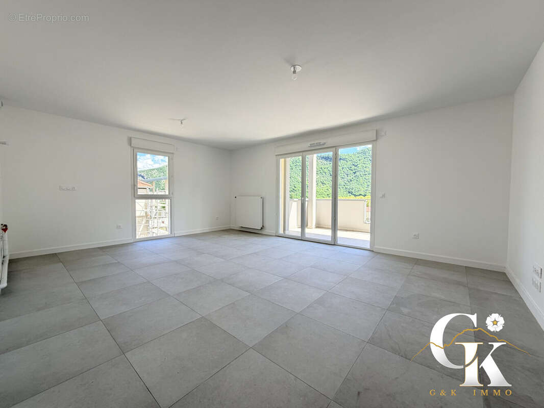 Appartement à SAINT-PAUL-DE-VARCES