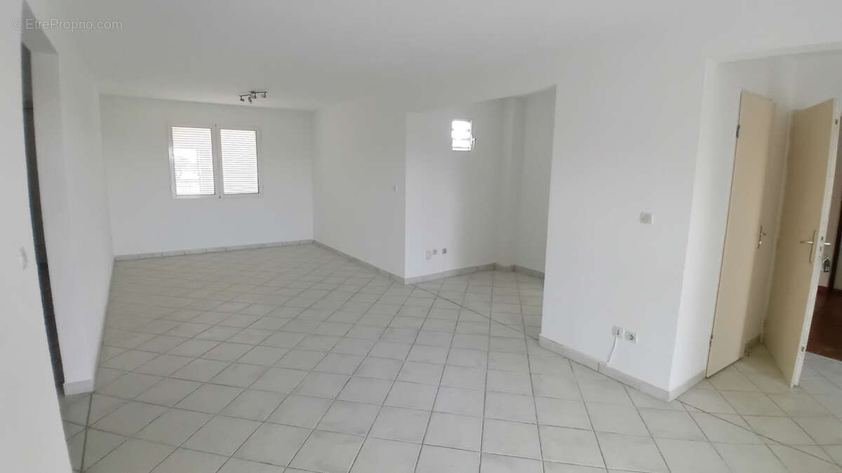 Appartement à BAIE-MAHAULT