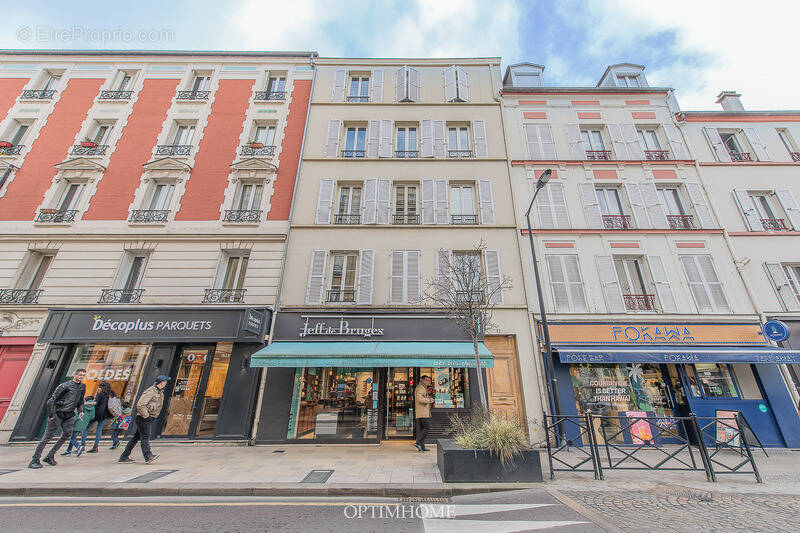 Appartement à COURBEVOIE