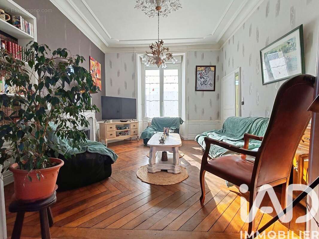 Maison 152 m² à Cernusson  - photo 4