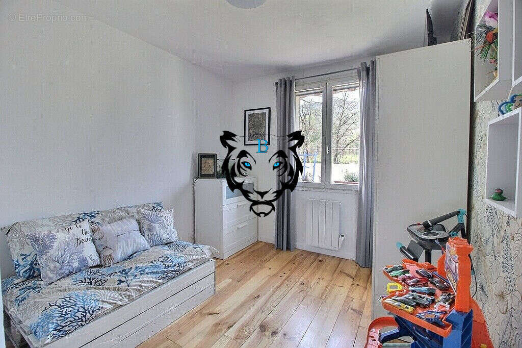 Maison à BAGNOLS-EN-FORET