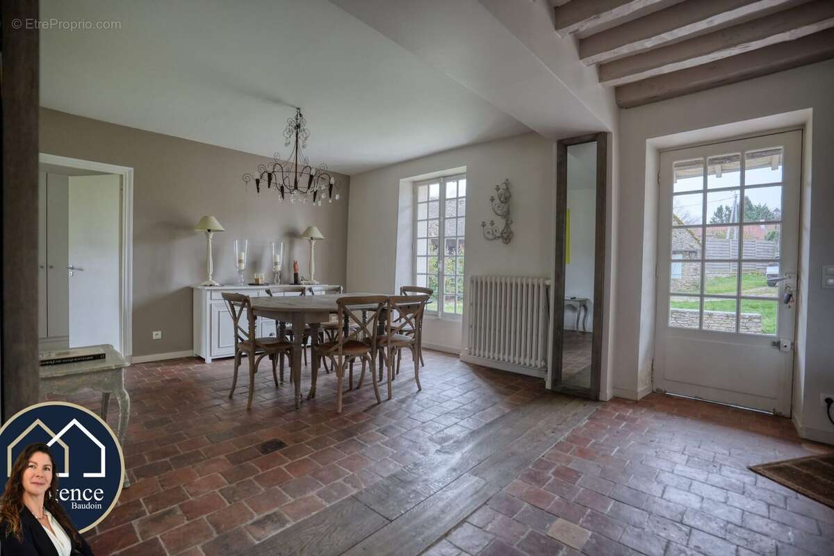 Maison à HOUDAN