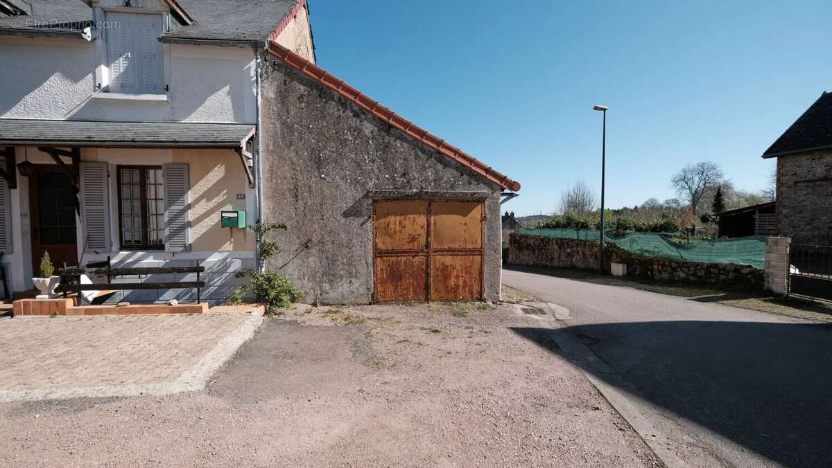 Maison à ROUSSILLON-EN-MORVAN