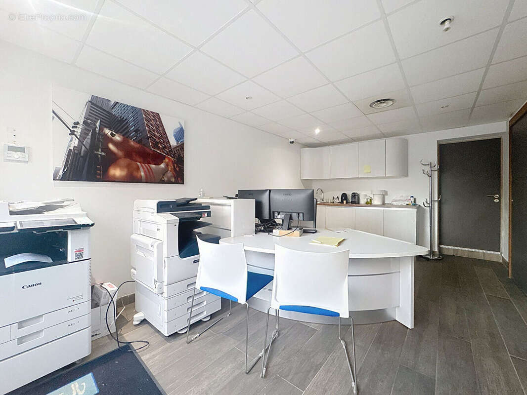 Commerce à LUNEL-VIEL