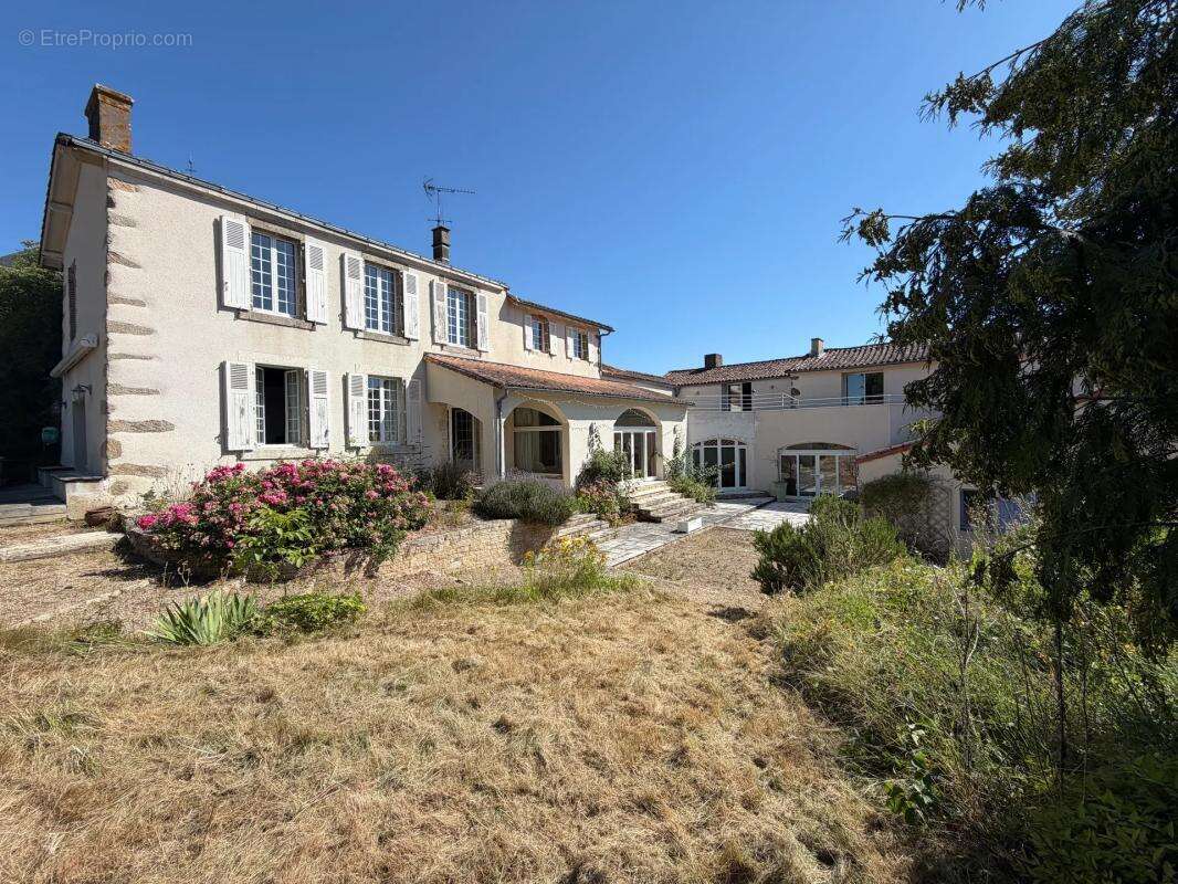 Maison de 10 pièces de 345.72 m² à Montravers - photo 18