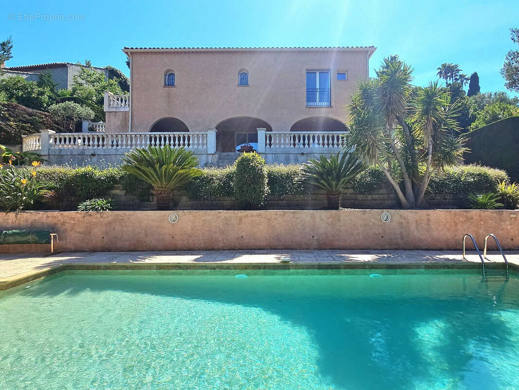 Maison à CARQUEIRANNE