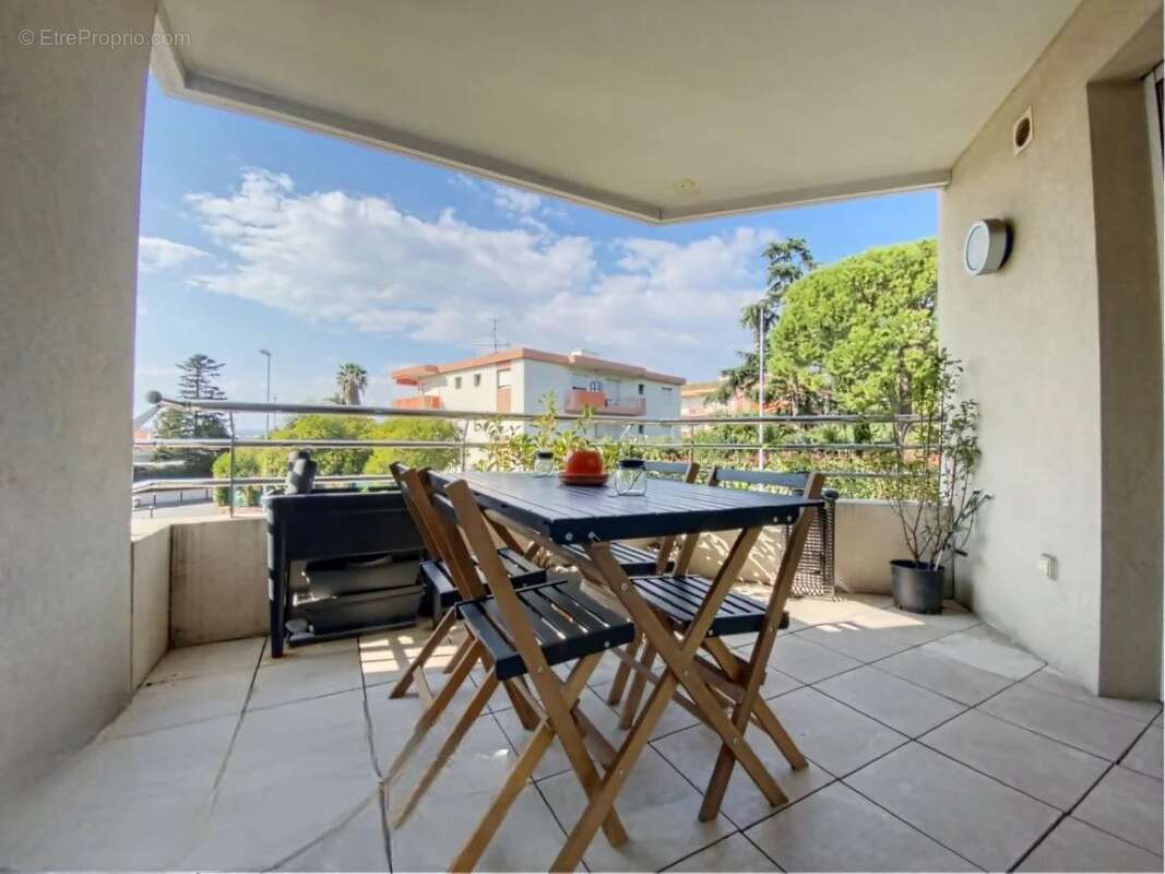 Appartement à SAINT-LAURENT-DU-VAR