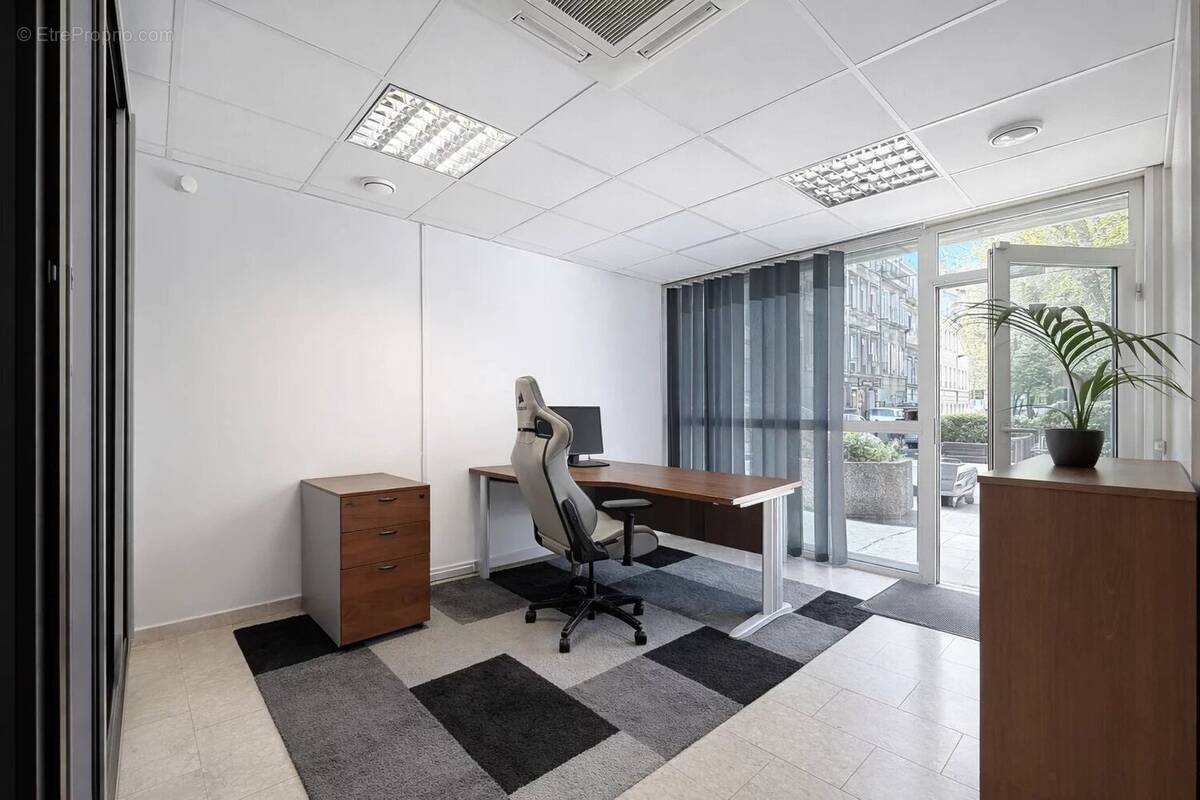 Commerce à MARSEILLE-4E