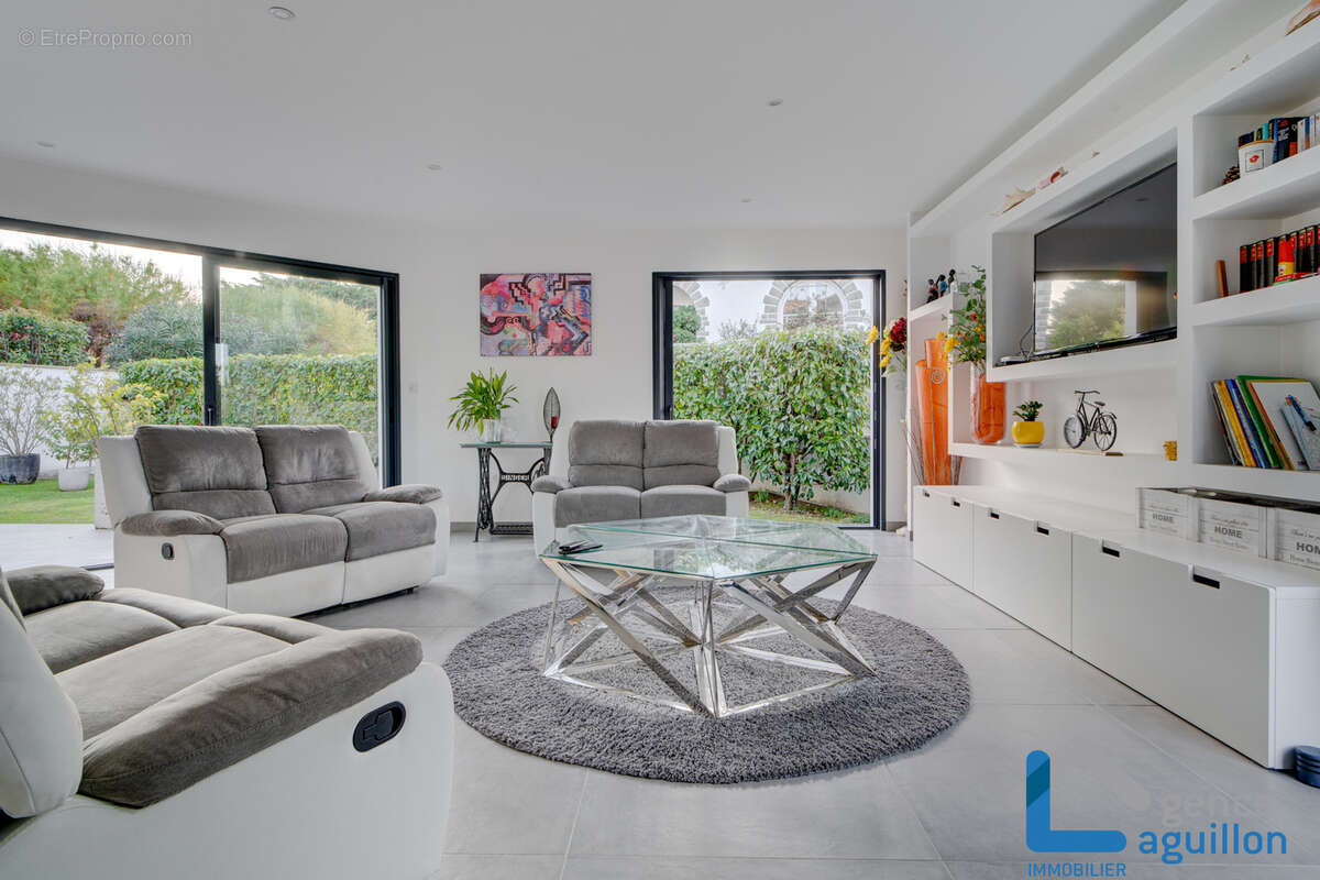 Maison de type 6 pieces hauteur plage piscine et garage - photo 4