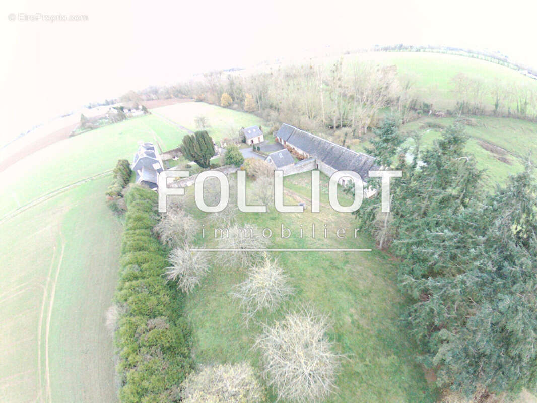 Maison à COURVAUDON