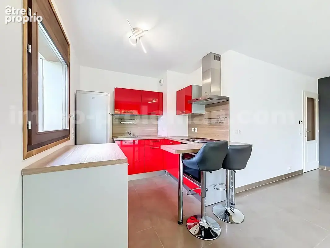 Appartement_T3_Annemasse_belle_superficie_proximitée_frontière_Suisse_tram_Ceva_direction_GENEVE_Frontaliers_Salon_Séjour_cuisine_