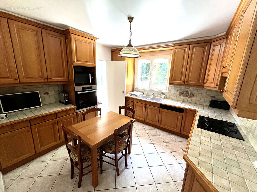 Maison à VOISINS-LE-BRETONNEUX