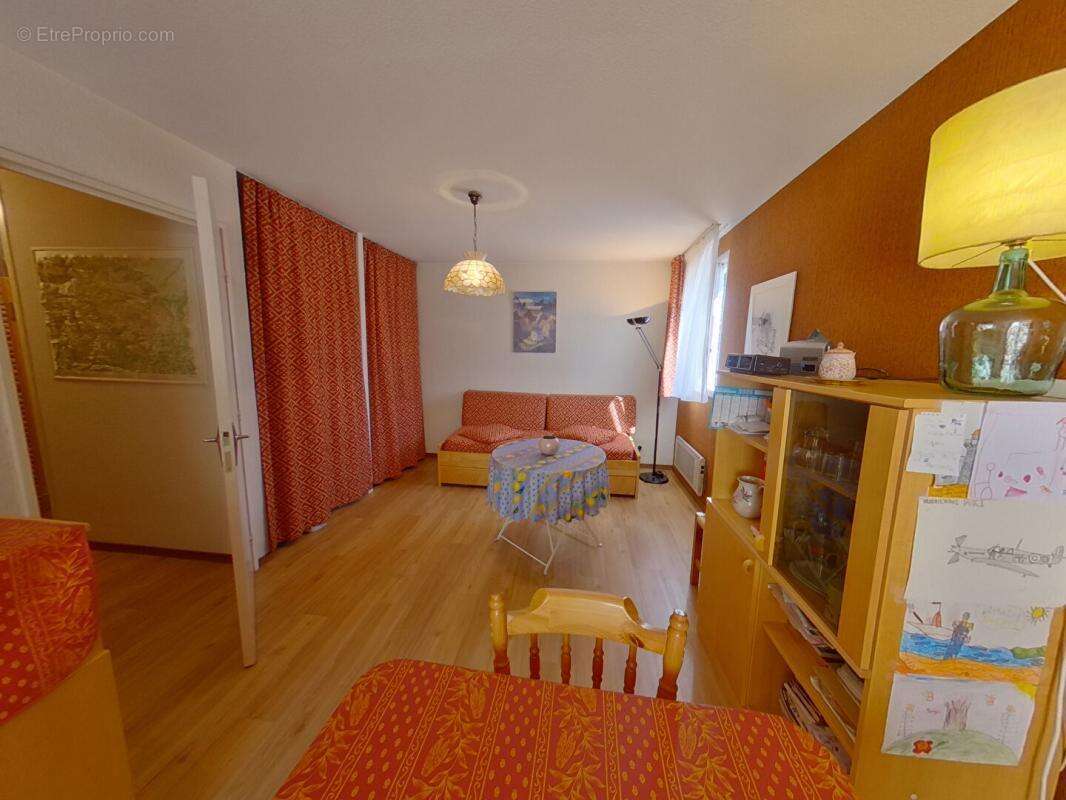 Appartement à ENCHASTRAYES