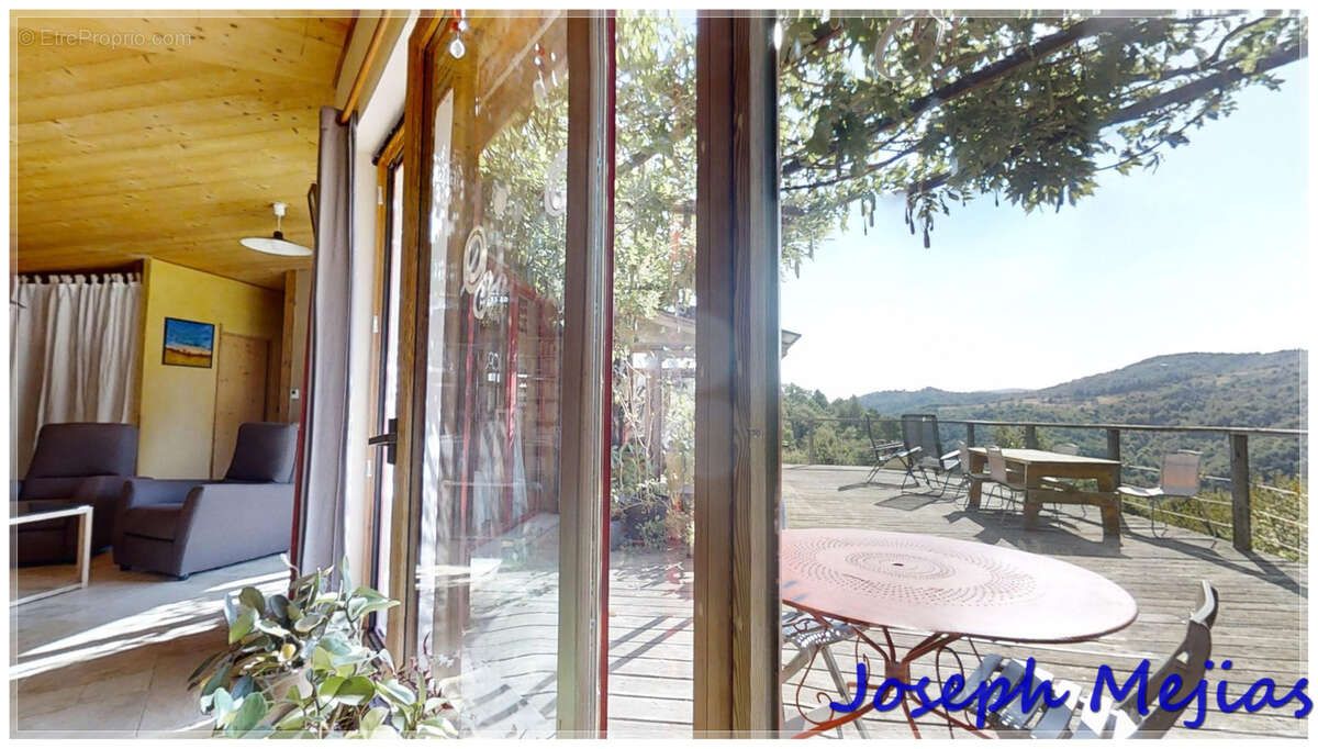 Maison à SAINT-ETIENNE-DE-SERRE