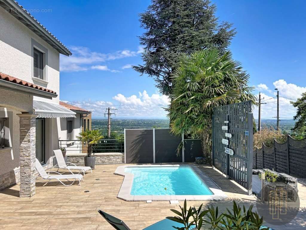 Maison à LIMAS