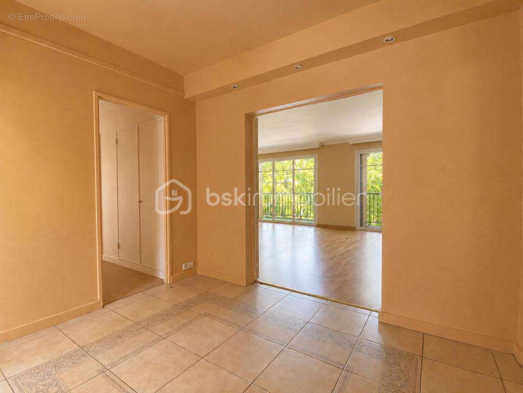 Appartement à VILLE-D'AVRAY