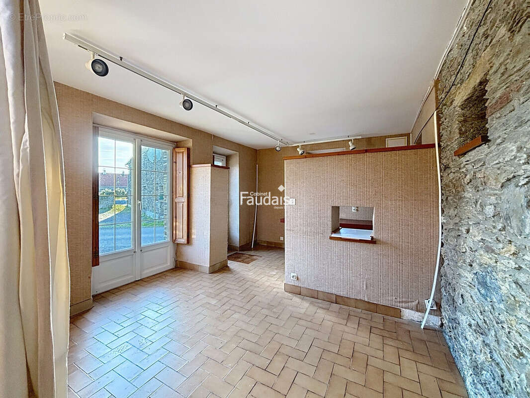 Maison 127 m² à Saint-Georges-Montcocq  - photo 7