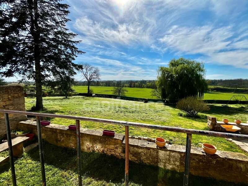 Saint-Pierre-la-Noaille (42)Grande maison de caractère de 217 m² habitables  et un potentiel d'aménagement jusqu'à 475 m² sur 3  - photo 7