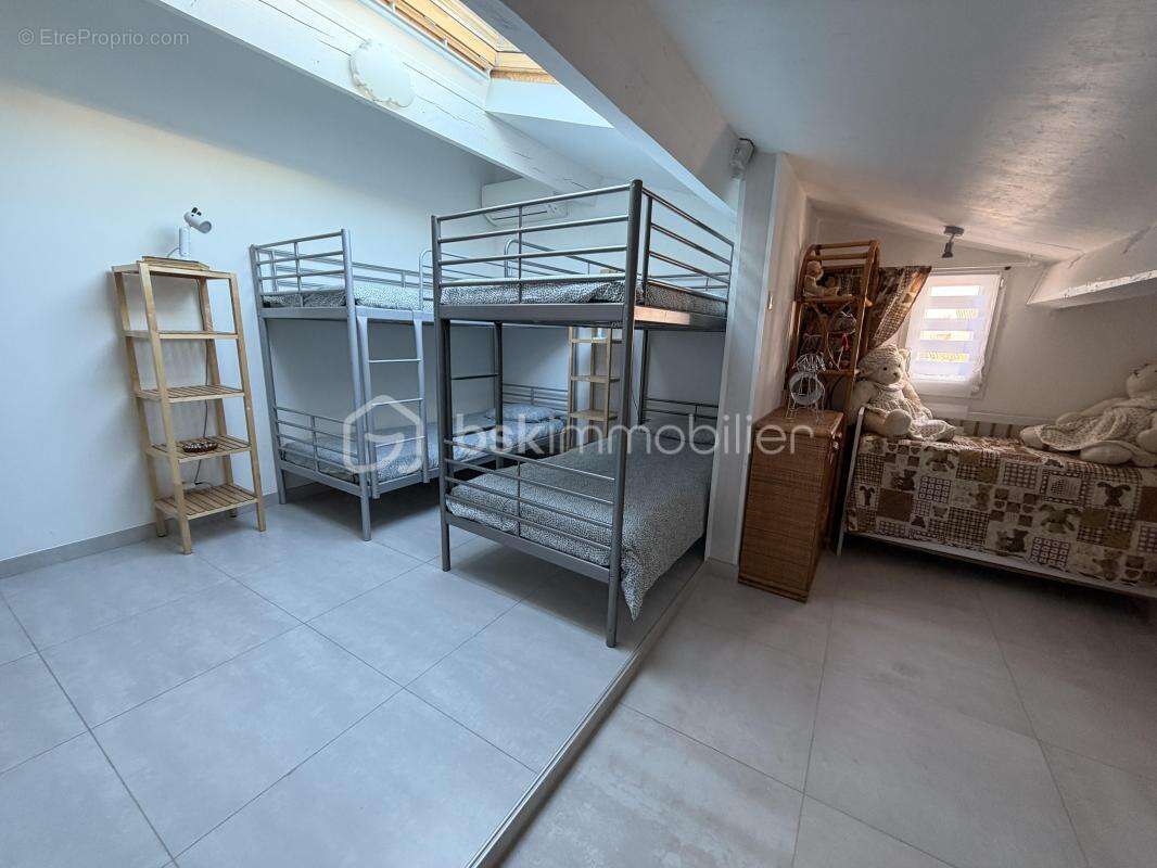 Maison à SAINT-LAURENT-D'AIGOUZE