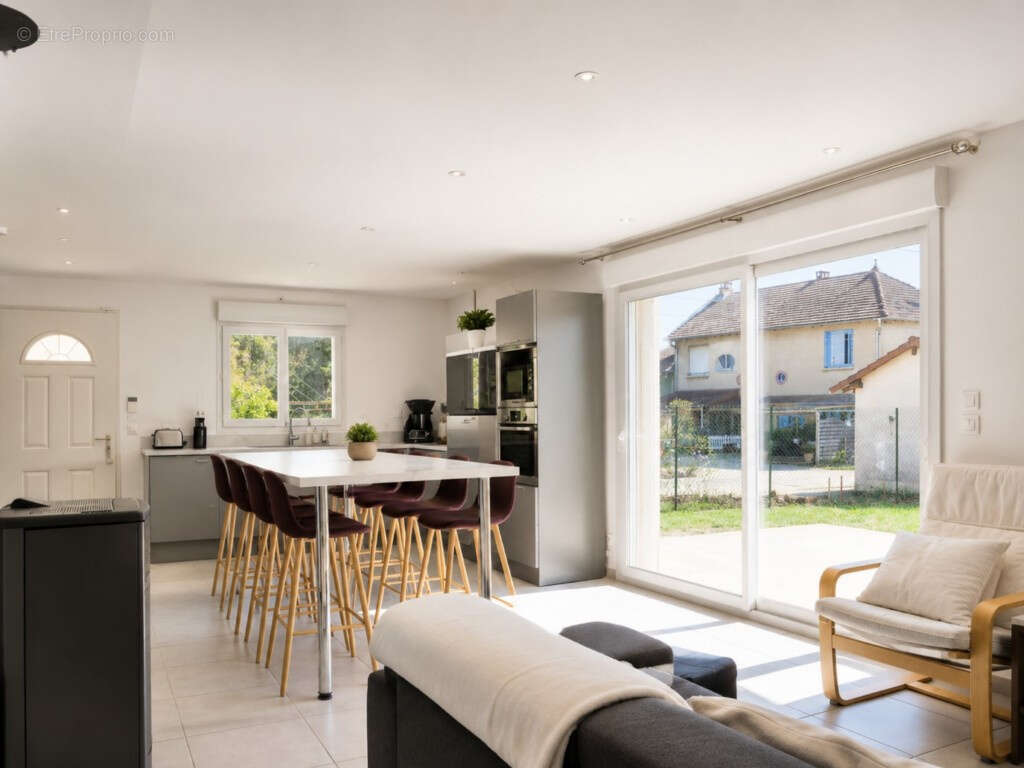 0116 PRIAY Villa de plain-pied 2019, 3 chambres et garage sur terrain clos de 630 m2 - photo 6