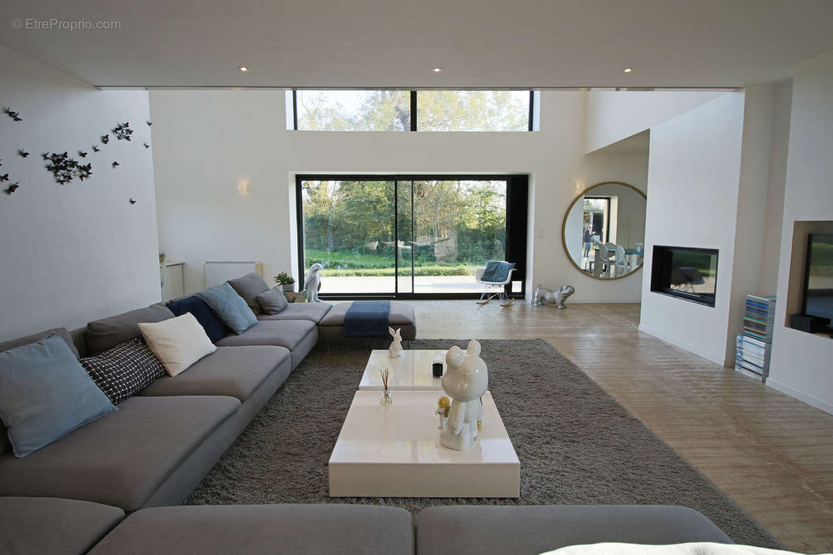 Maison à VAUX-SUR-AURE