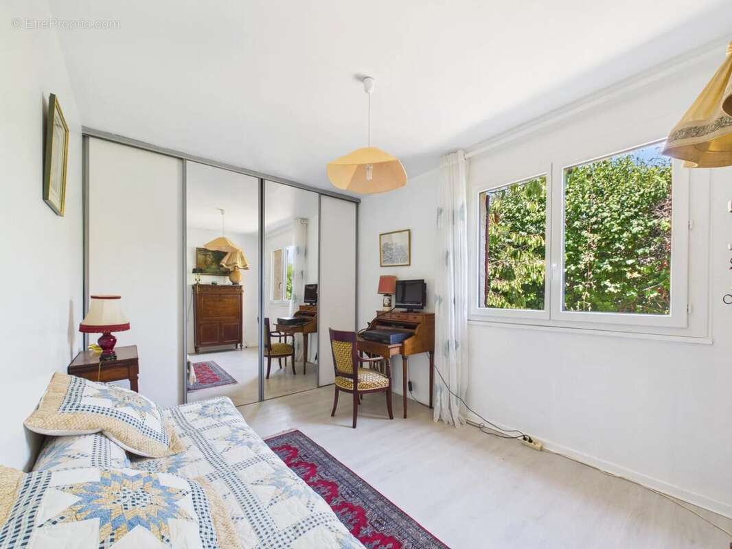 Propriété familiale composée de 2 logements – Terrain – Piscine – Tourrette-Levens - photo 15