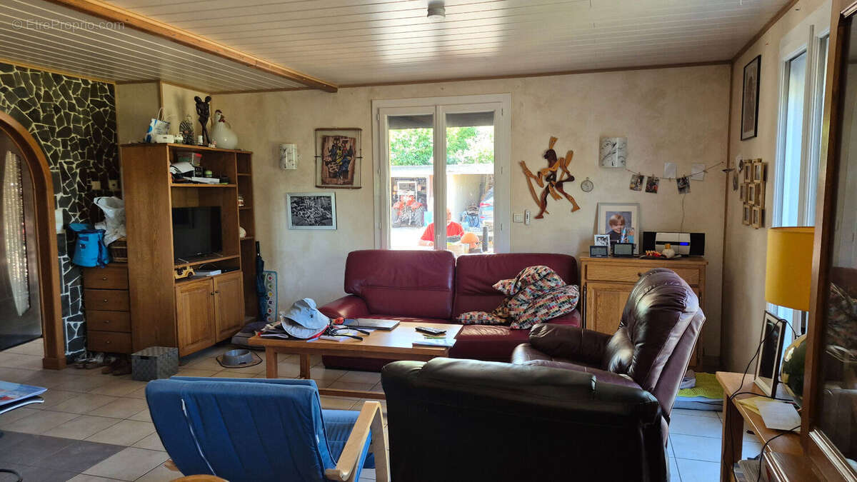 A 5 minutes de BOZOULS, maison de Type 4 sur une parcelle de plus de 13600 m² - photo 9