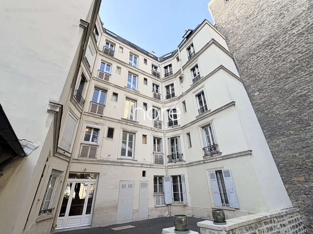 Appartement à NEUILLY-SUR-SEINE