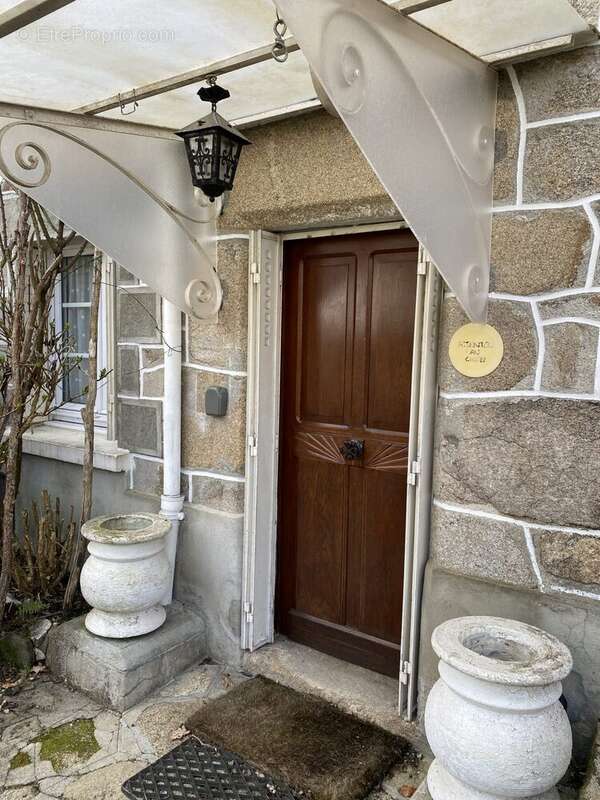 Maison à EYMOUTIERS