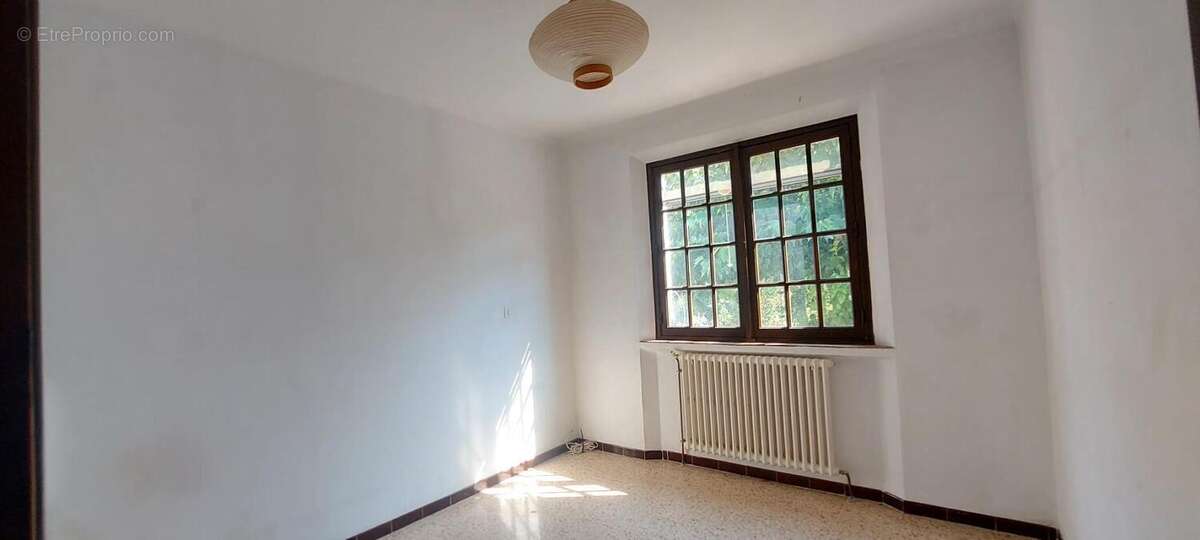 Villa 4 pieces dependances a renover valescure frejus - photo 13