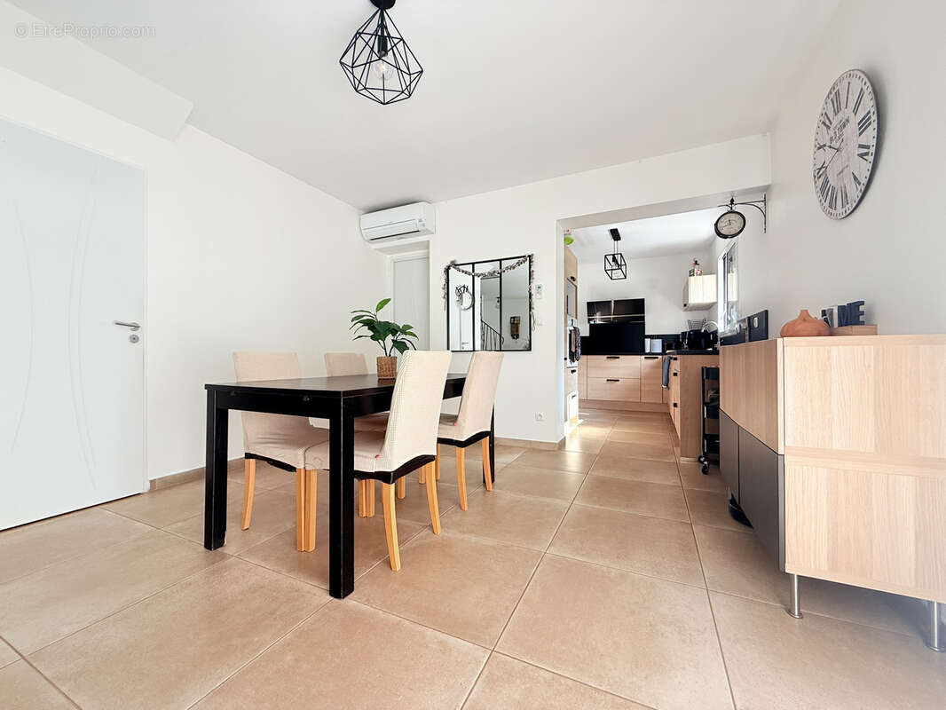 Maison à LE REVEST-LES-EAUX