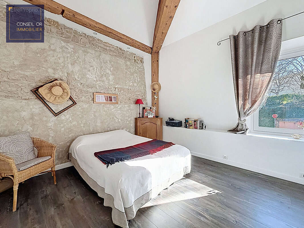 Appartement à COLLONGES-AU-MONT-D'OR