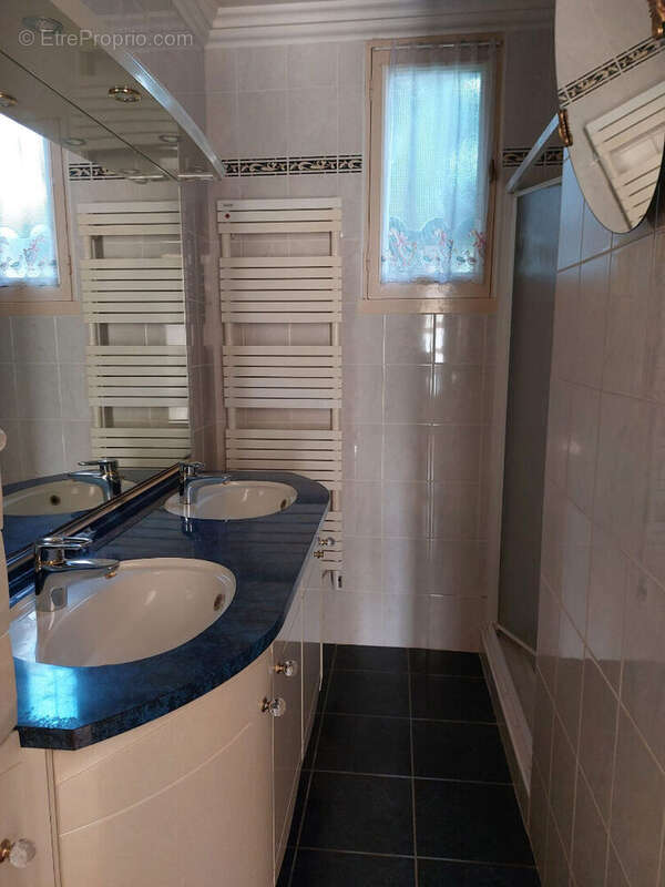 Maison à LA CHAPELLE-BASSE-MER