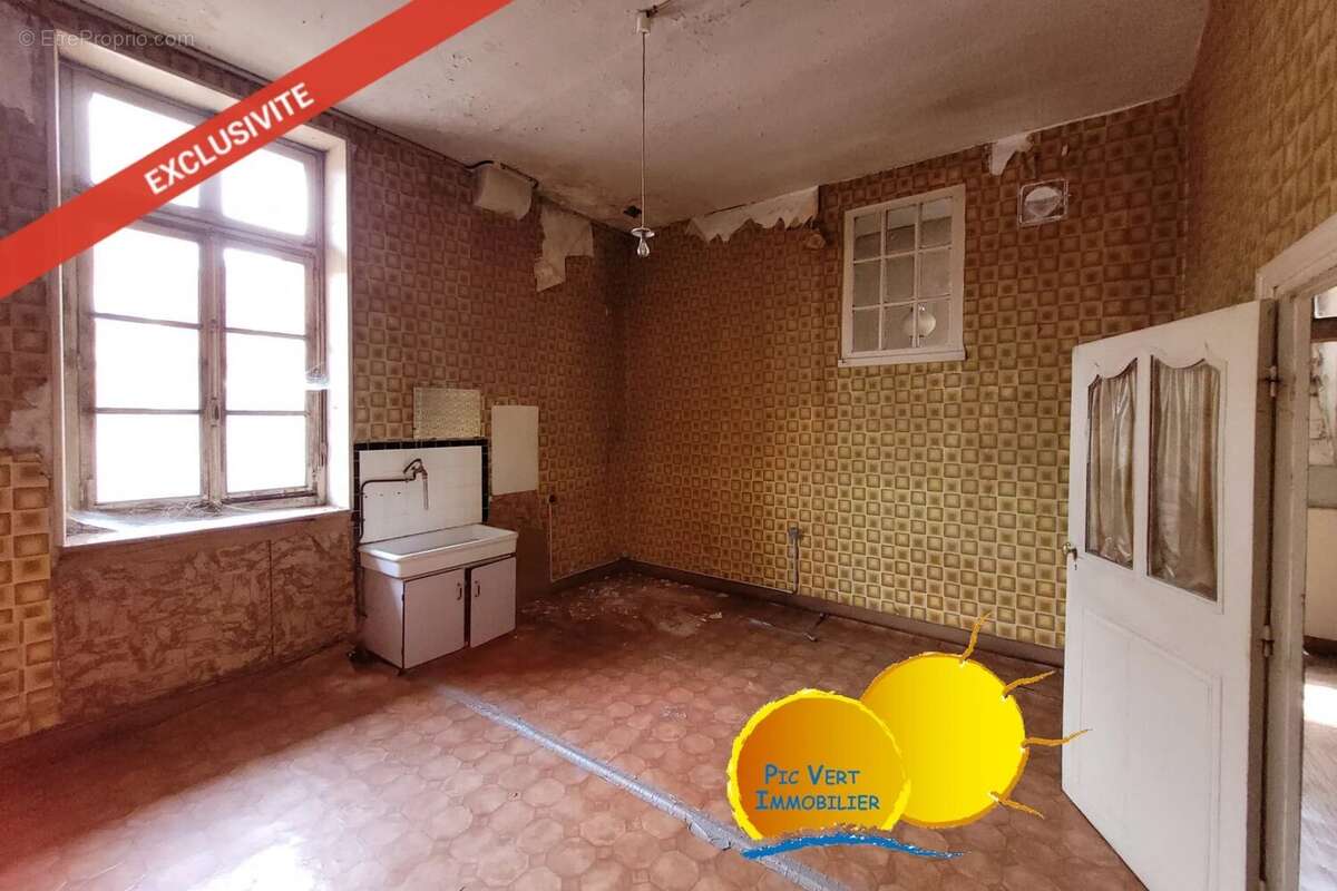 Ensemble immobilier de 2 grands appartements avec grenier, caves et cour - photo 8