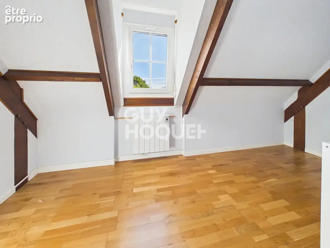 LA SAUSSAYE - Maison de 112 m², 3 chambres + bureau, terrain de 758 m² avec cheminée et poutres apparentes - photo 10