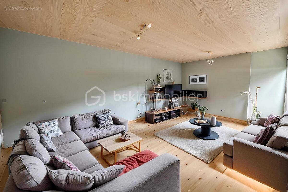 Maison à SAINT-LAURENT-DES-ARBRES