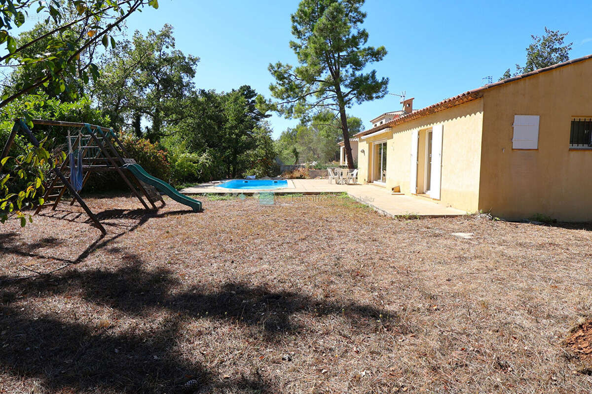 Maison à SAINT-CEZAIRE-SUR-SIAGNE