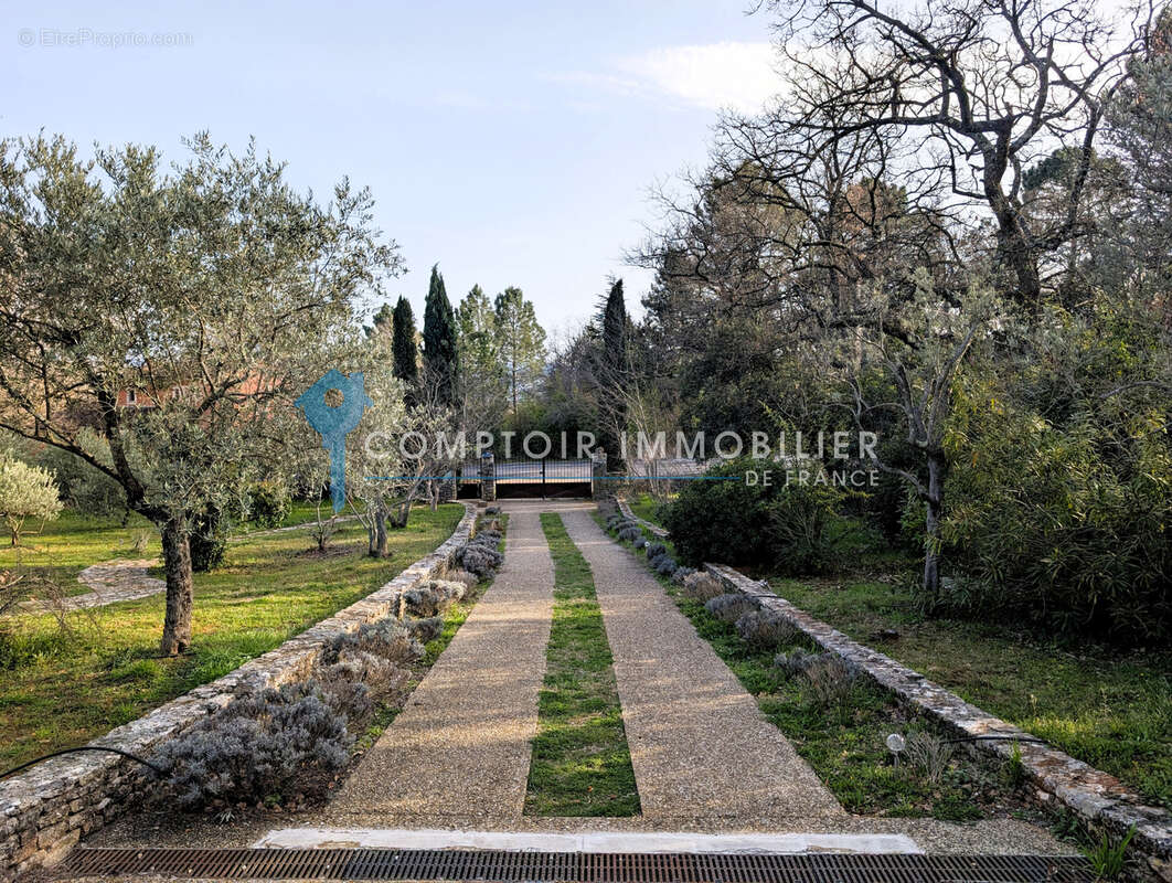 Maison à SAINT-SATURNIN-LES-APT