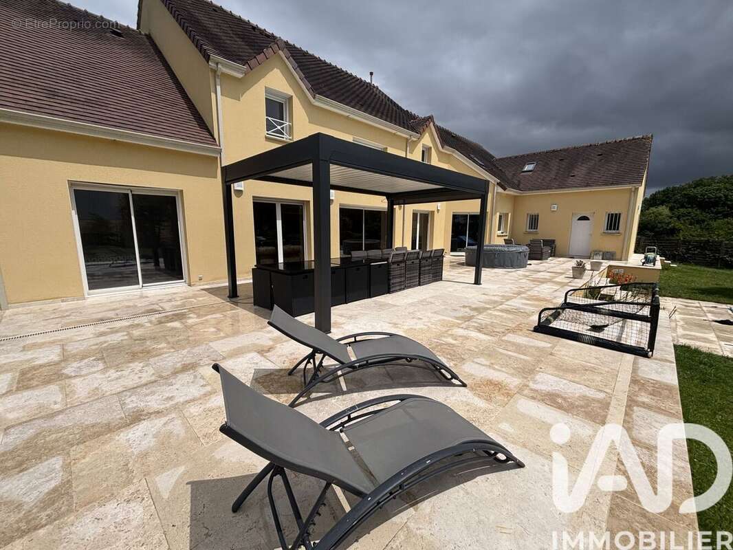 Maison 325 m² à Manou  - photo 6